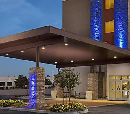 Holiday Inn Express Visalia-Sequoia Gateway Area By Ihg Exterior foto