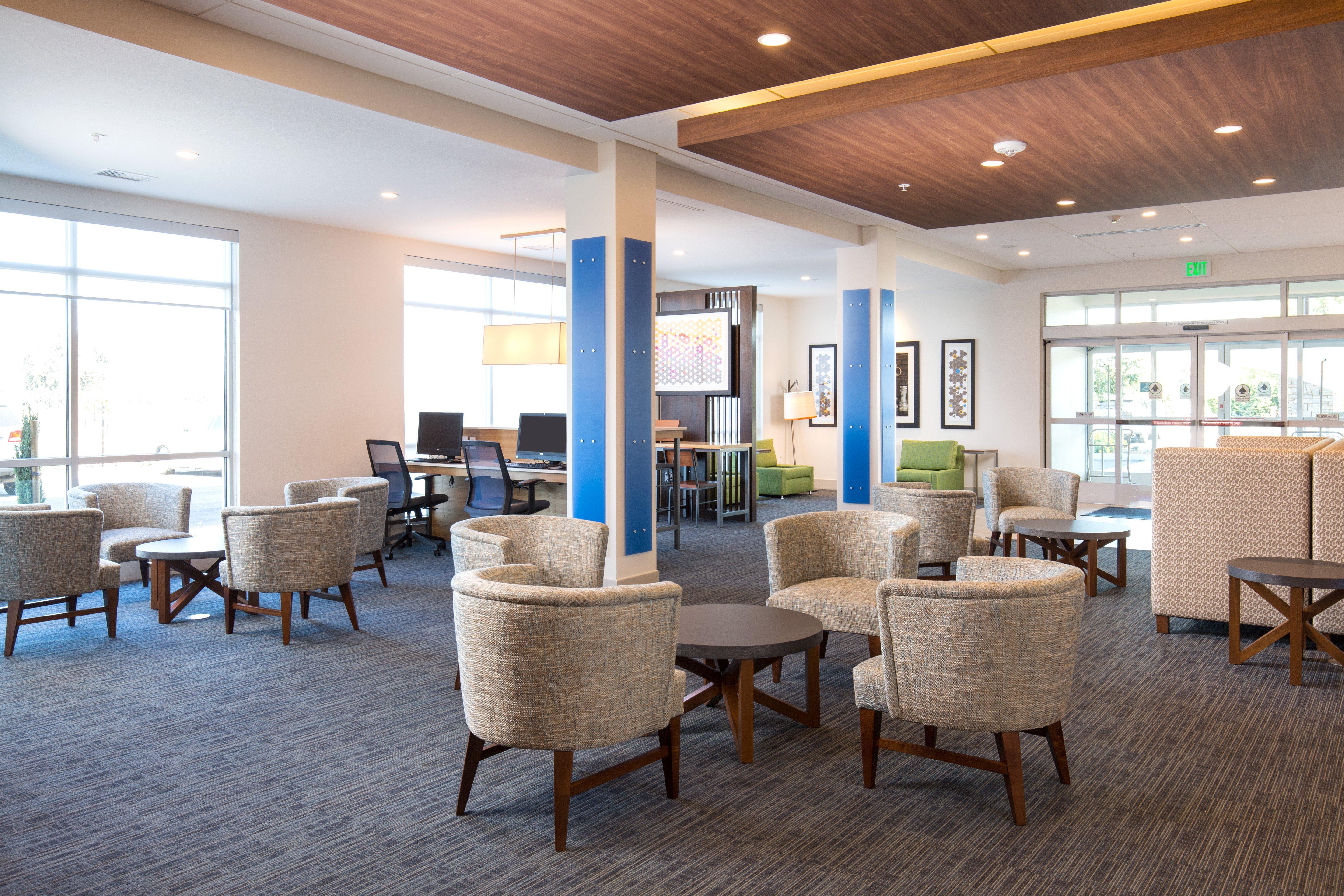 Holiday Inn Express Visalia-Sequoia Gateway Area By Ihg Exterior foto