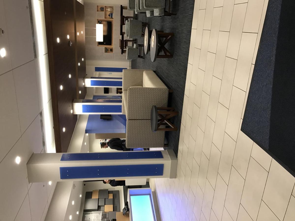 Holiday Inn Express Visalia-Sequoia Gateway Area By Ihg Exterior foto